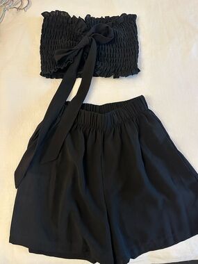 Black Set - removable tie strapless top and elastic waist flowy shorts